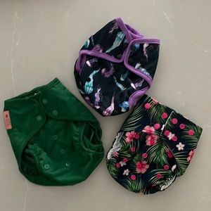 3 cloth diapers. 1 pocket diaper and two catchers. NEW, never washed.